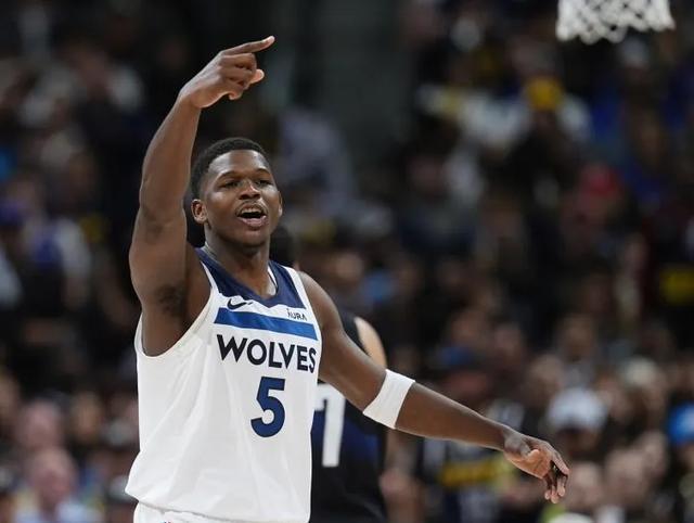 爱游戏网页版登录入口-巨人狼队难寻胜迹，季后赛希望逐渐渺茫