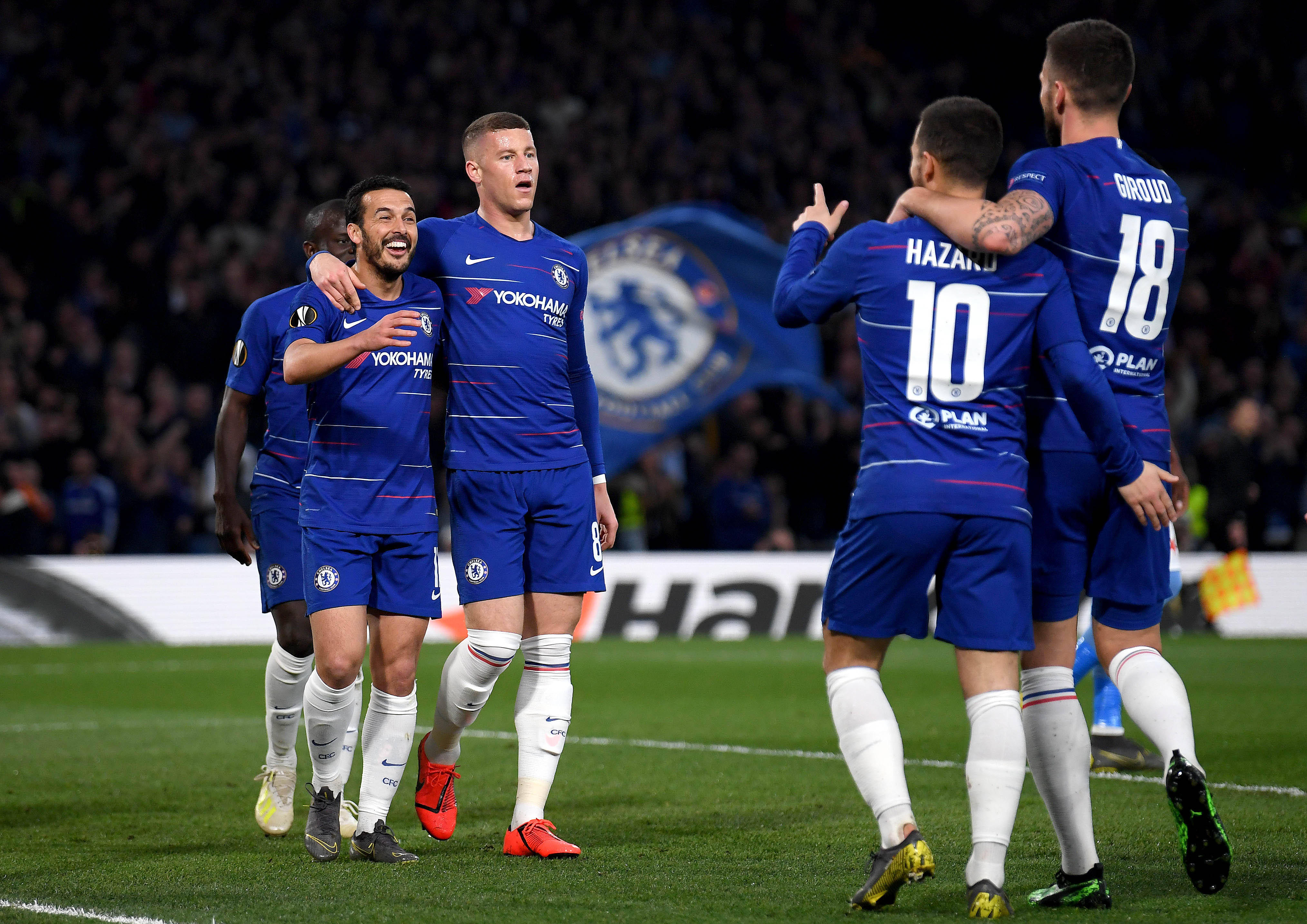 包含南安普顿客场大胜，逼近欧战区的词条