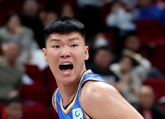 包含劲旅交锋精彩对决一触即发吸引全场目光的词条