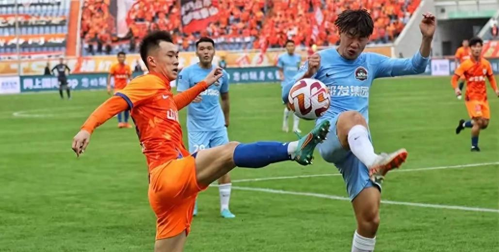 爱游戏官网-高水准比赛引爆球迷热情，球员积极备战