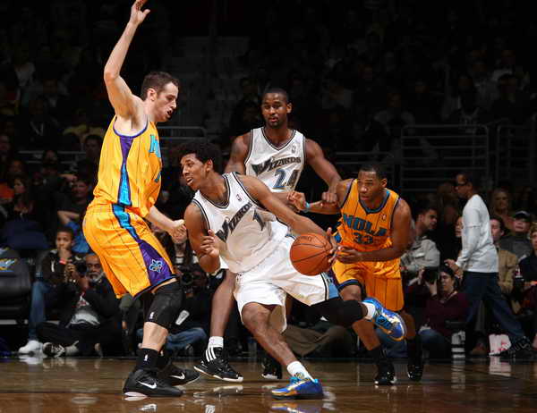 萨拉查斯一人四双，奇才击败黄蜂