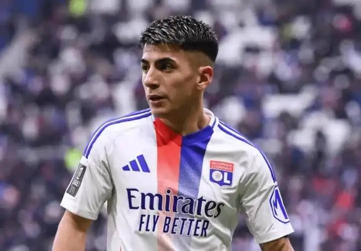 包含尼姆成功引援两名中场球员，备战新赛季的词条