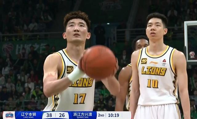 篮球男子半决赛：中国横扫晋级