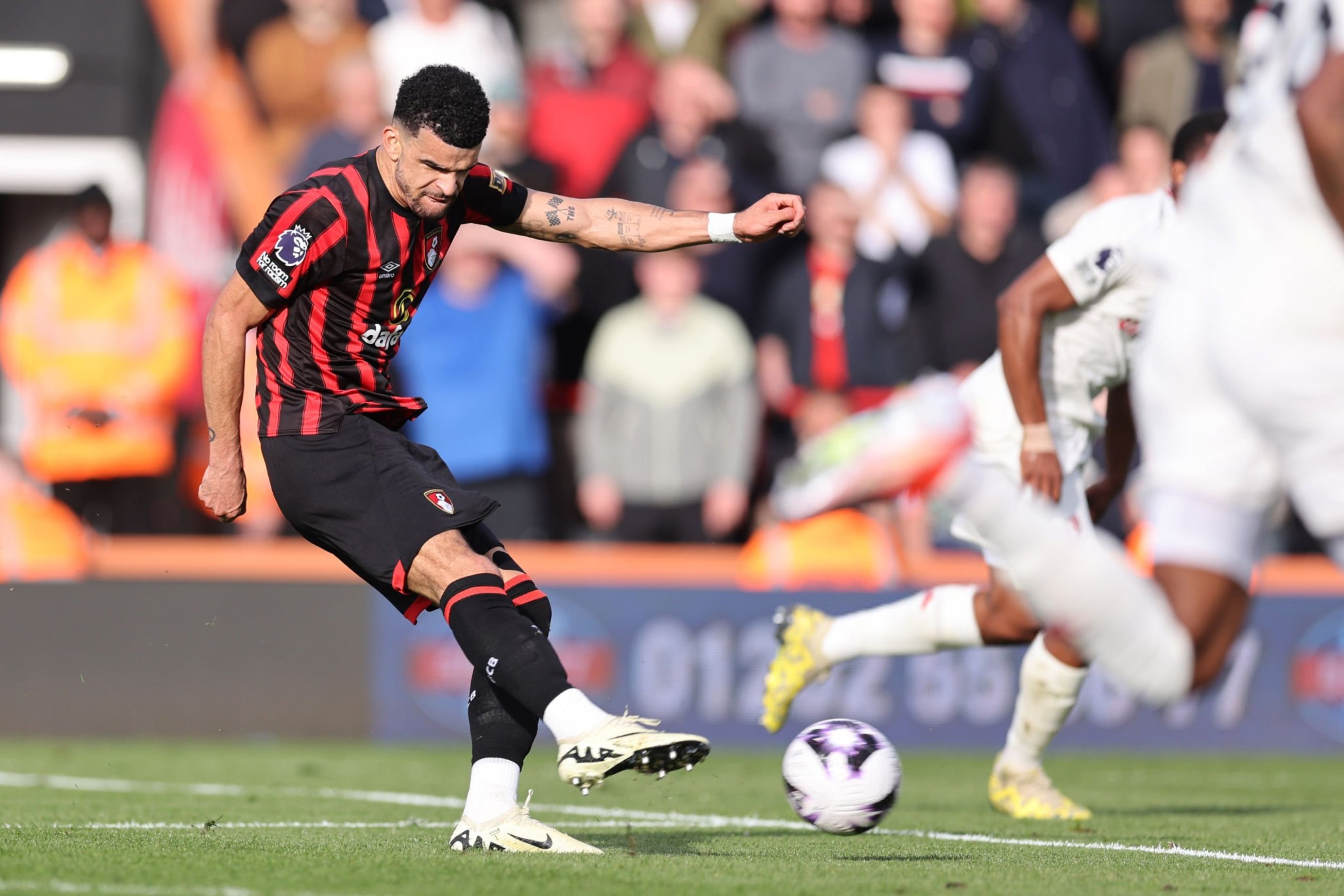 曼联客场险胜，伯恩茅斯难逃惨败