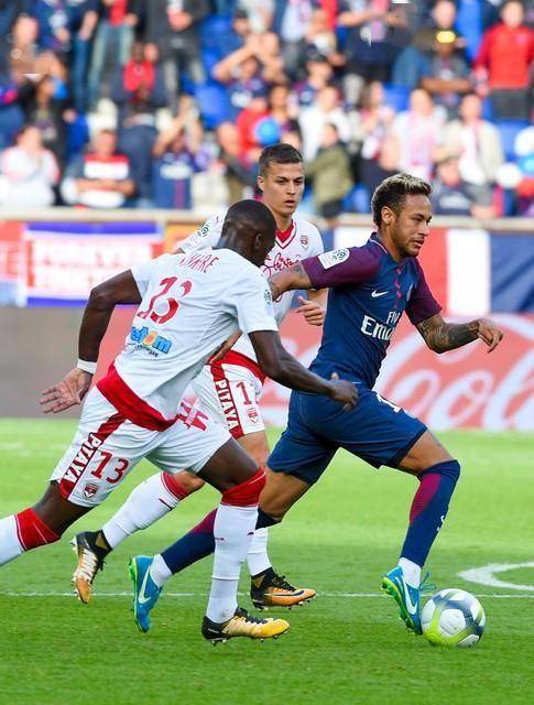 爱游戏网页版登录入口-格罗诺宁主场平局，保级形势严峻