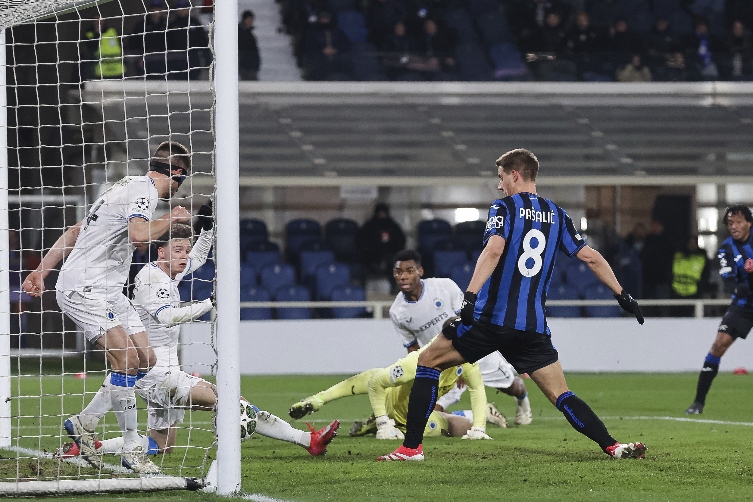 关于亚特兰大客场大胜，领先优势拉大的信息