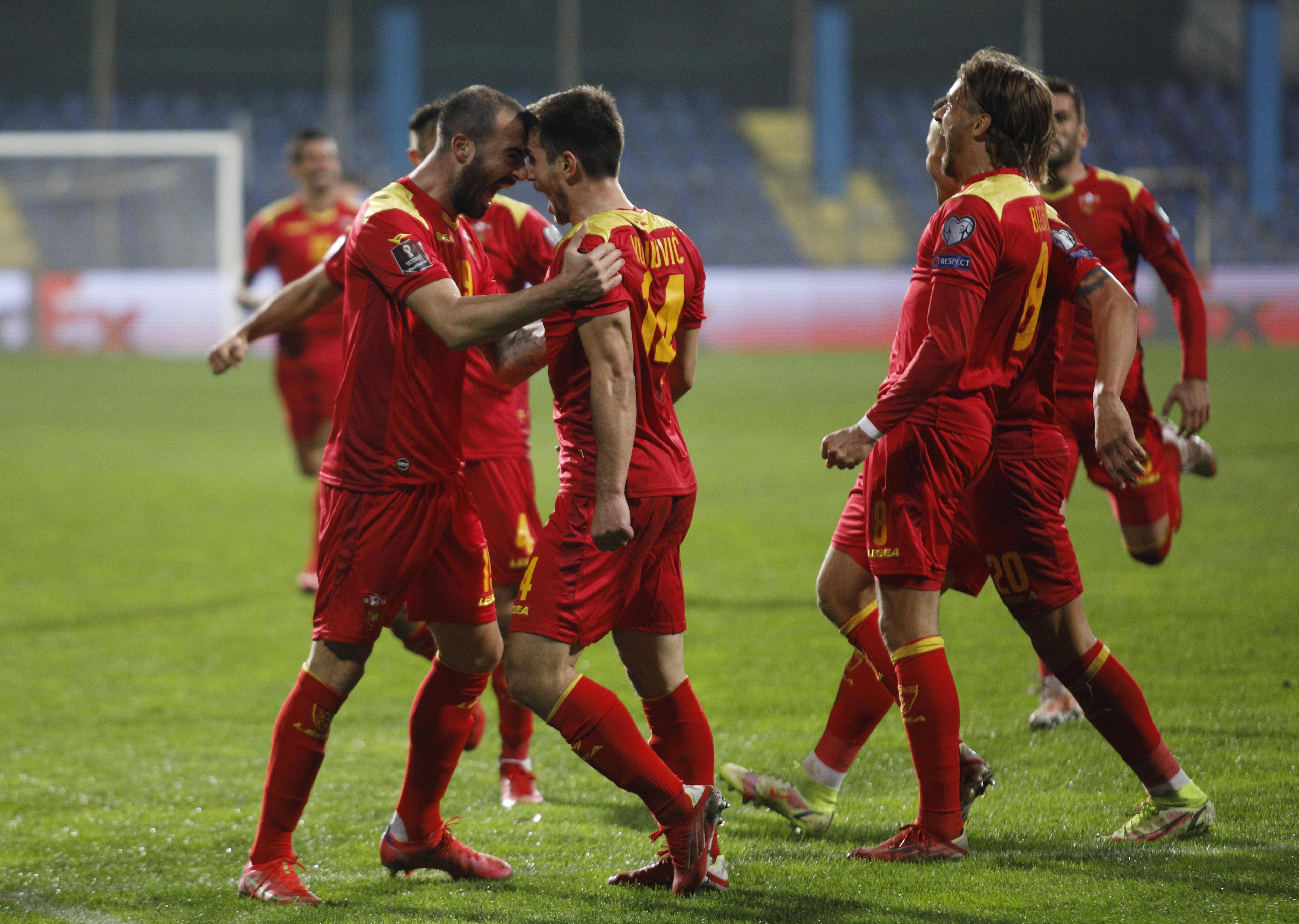 比利时队大胜威尔士，领跑小组