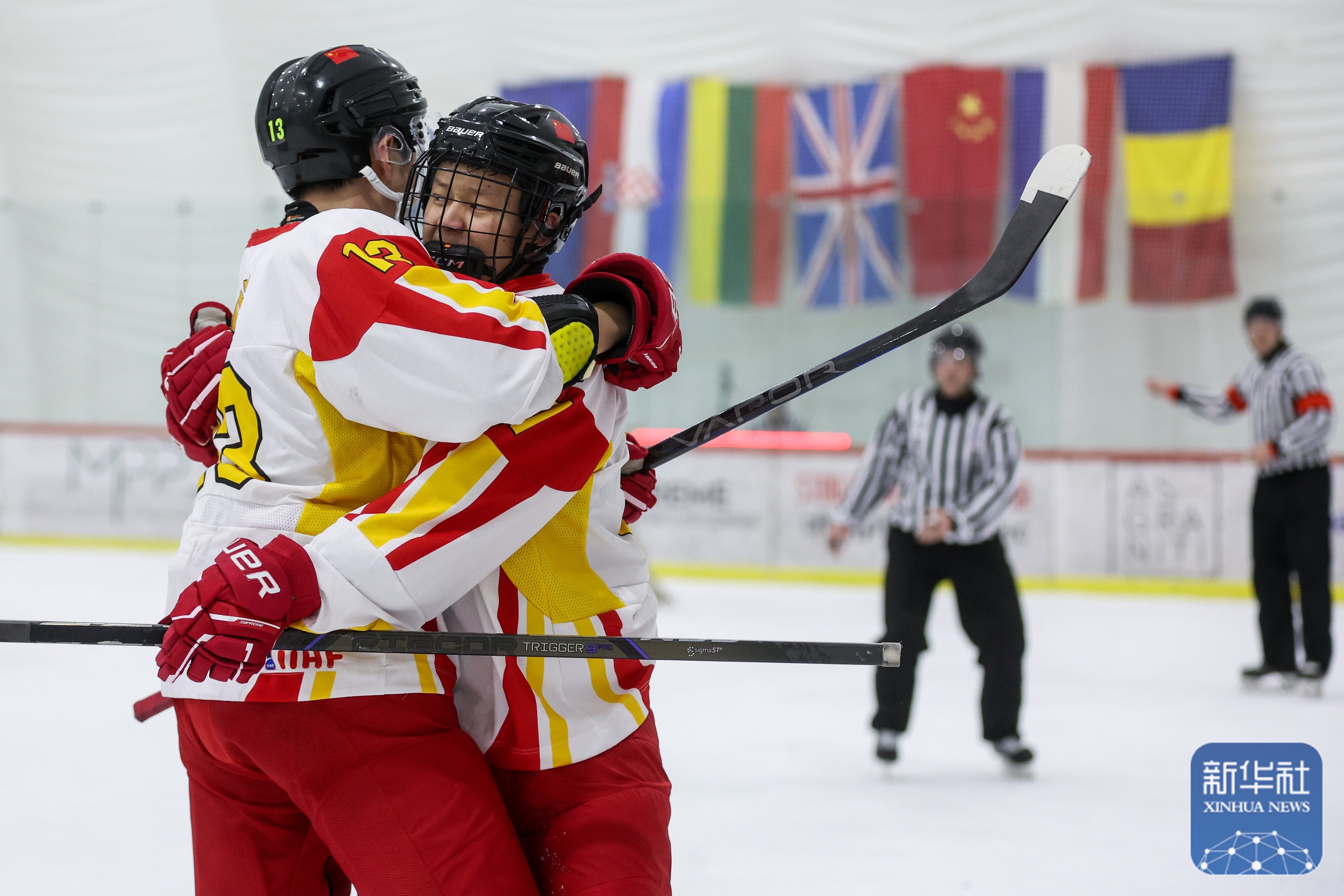 竞争激烈！各队球员拼尽全力争夺胜利