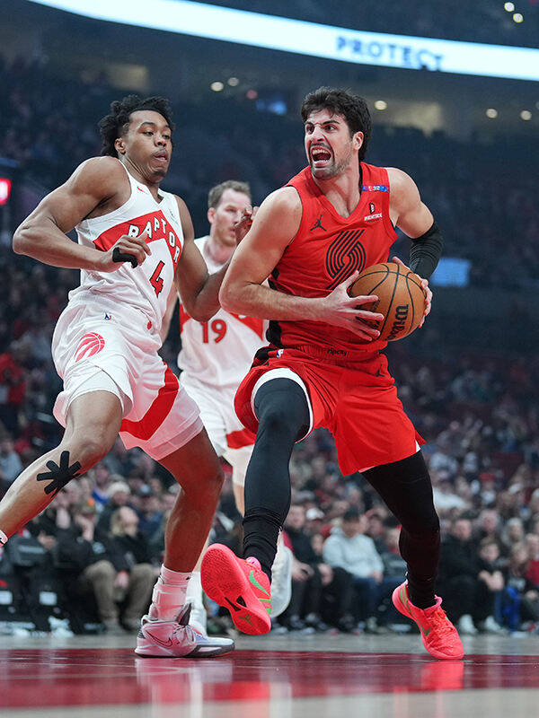 爱游戏app下载-猛龙再遭逆转惜败，球队迎来瓶颈期