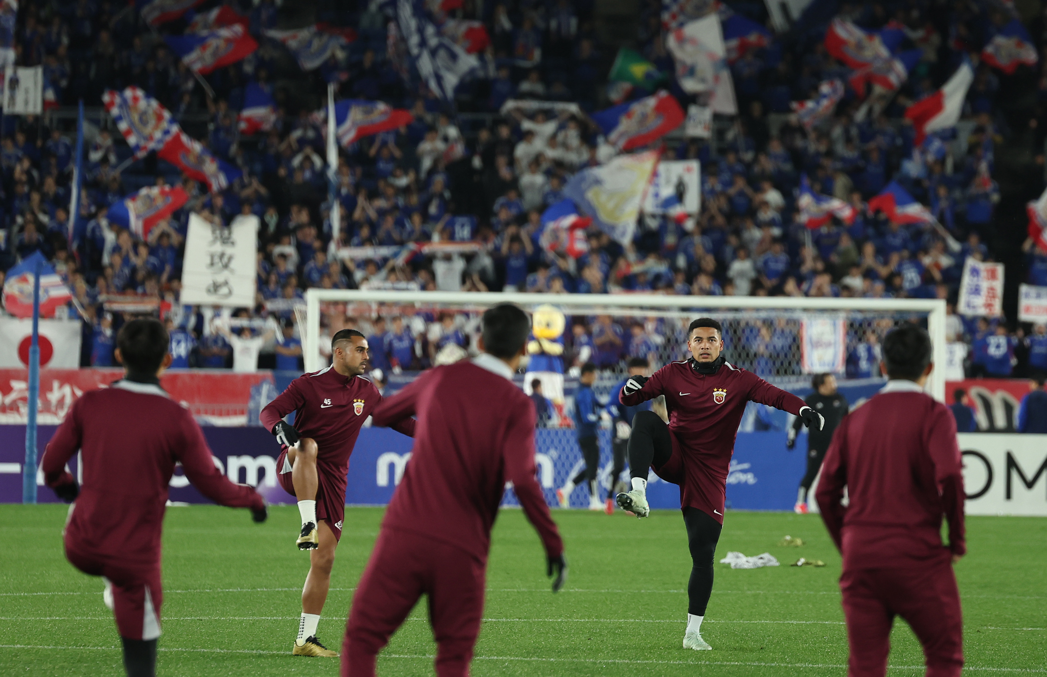 爱游戏登录-顶尖球队争夺荣誉，场上激战引人瞩目的简单介绍