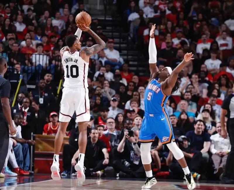 爱游戏在线-火箭主场再胜雷霆，系列赛2：0领先