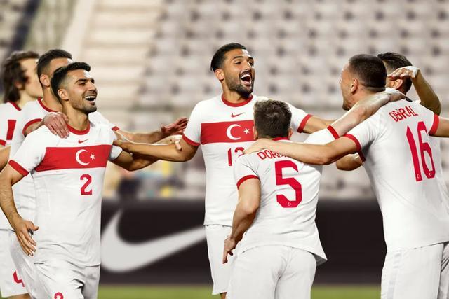 荷兰客场负于土耳其，强敌堪忧态势