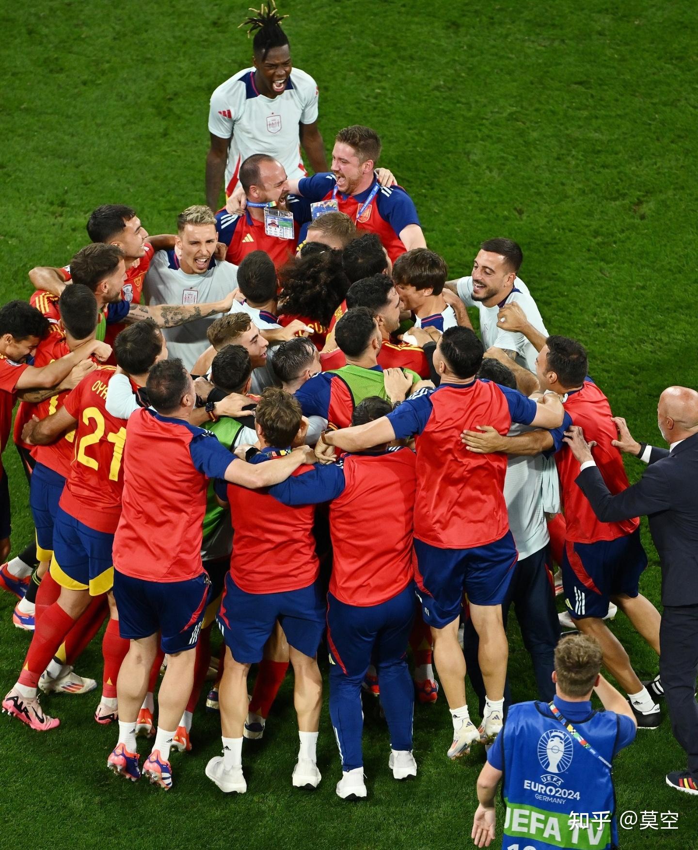 爱游戏亚洲官网-欧洲足球盛宴继续燃烧，队伍展现团结力量的简单介绍