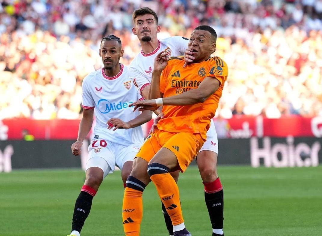 爱游戏app下载-塞维利亚队客场憾败，争夺前四受挫