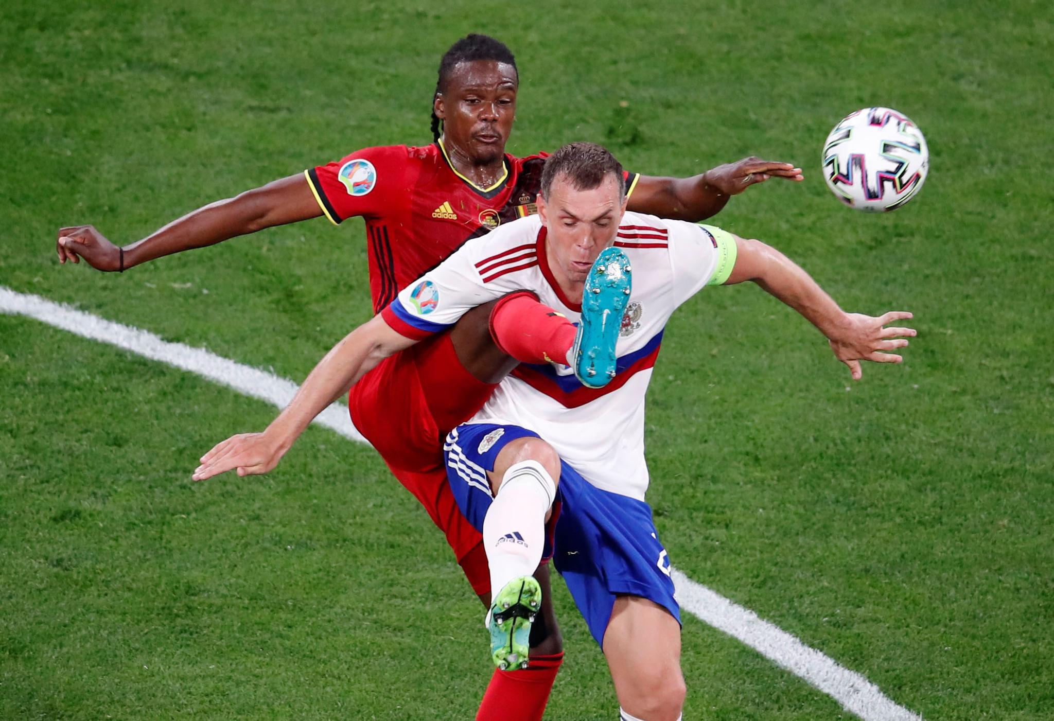 包含比利时队获得胜利，锁定欧锦赛正赛资格的词条