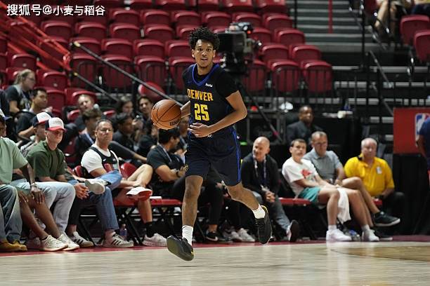 爱游戏登录-关于罚球点深度传中，后腰换人破门得分的信息