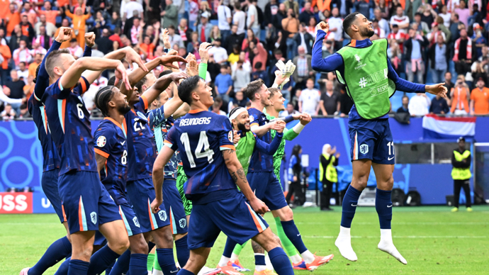 荷兰队与波兰队展开紧张对决！