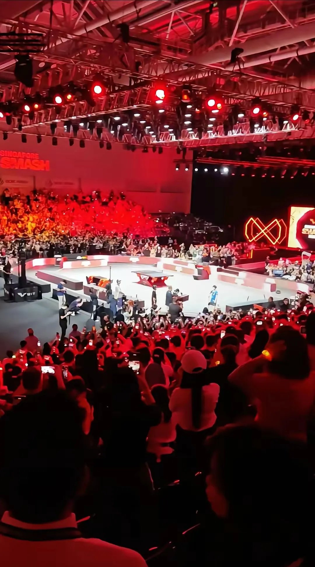 现场气氛热烈！选手受到观众鼓励