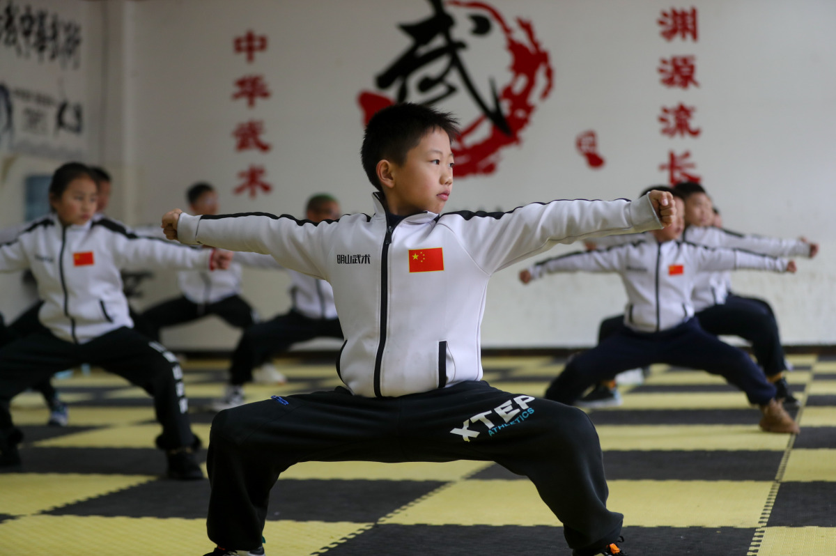 爱游戏官网-包含精湛技艺展现无瑕，比赛中球员尽显绝技的词条