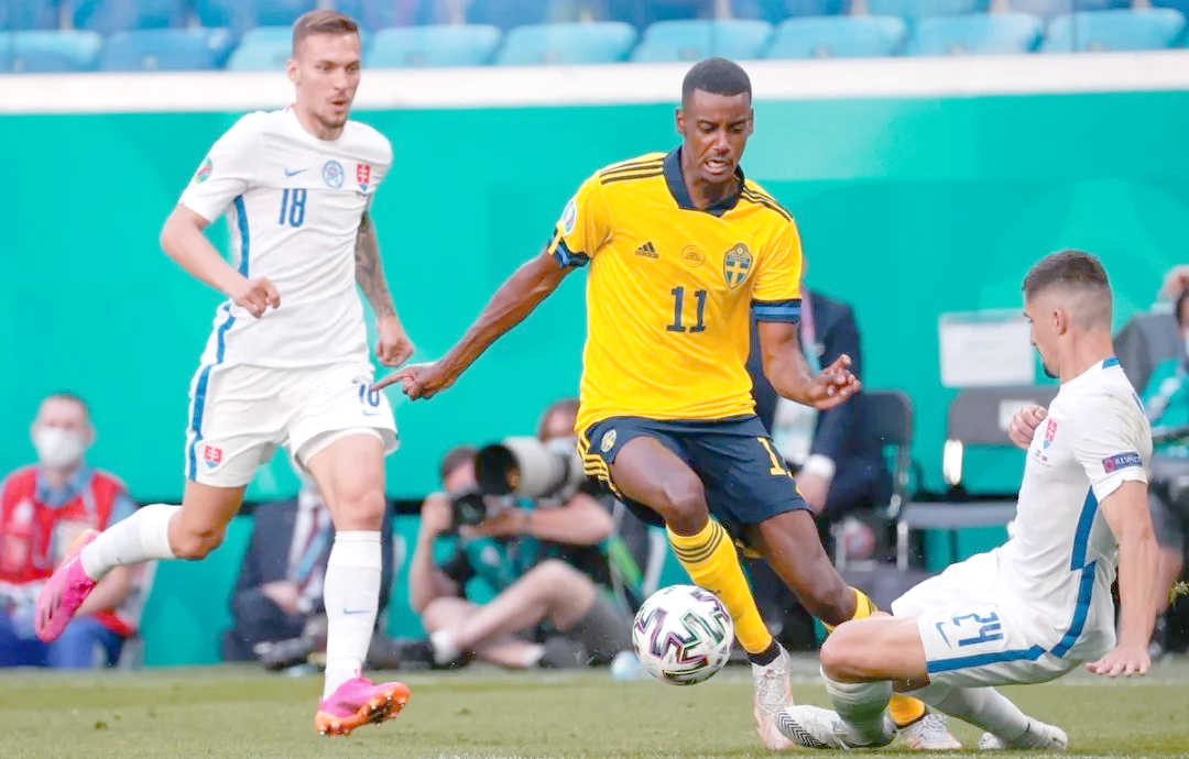 爱游戏官网-斯洛伐克击败瑞典，夺得宝贵胜利