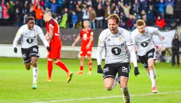 包含美因茨客场失利，遭遇三连败势头的词条