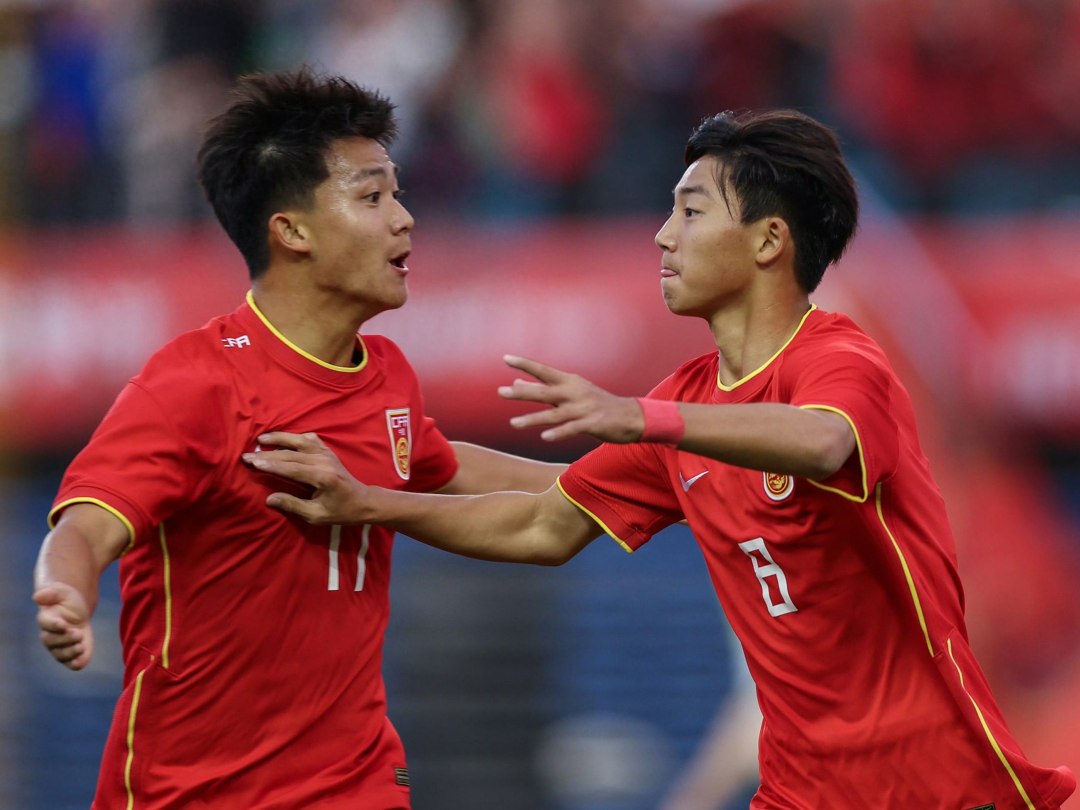 爱游戏app下载-青年选手表现出色，成功晋级半决赛