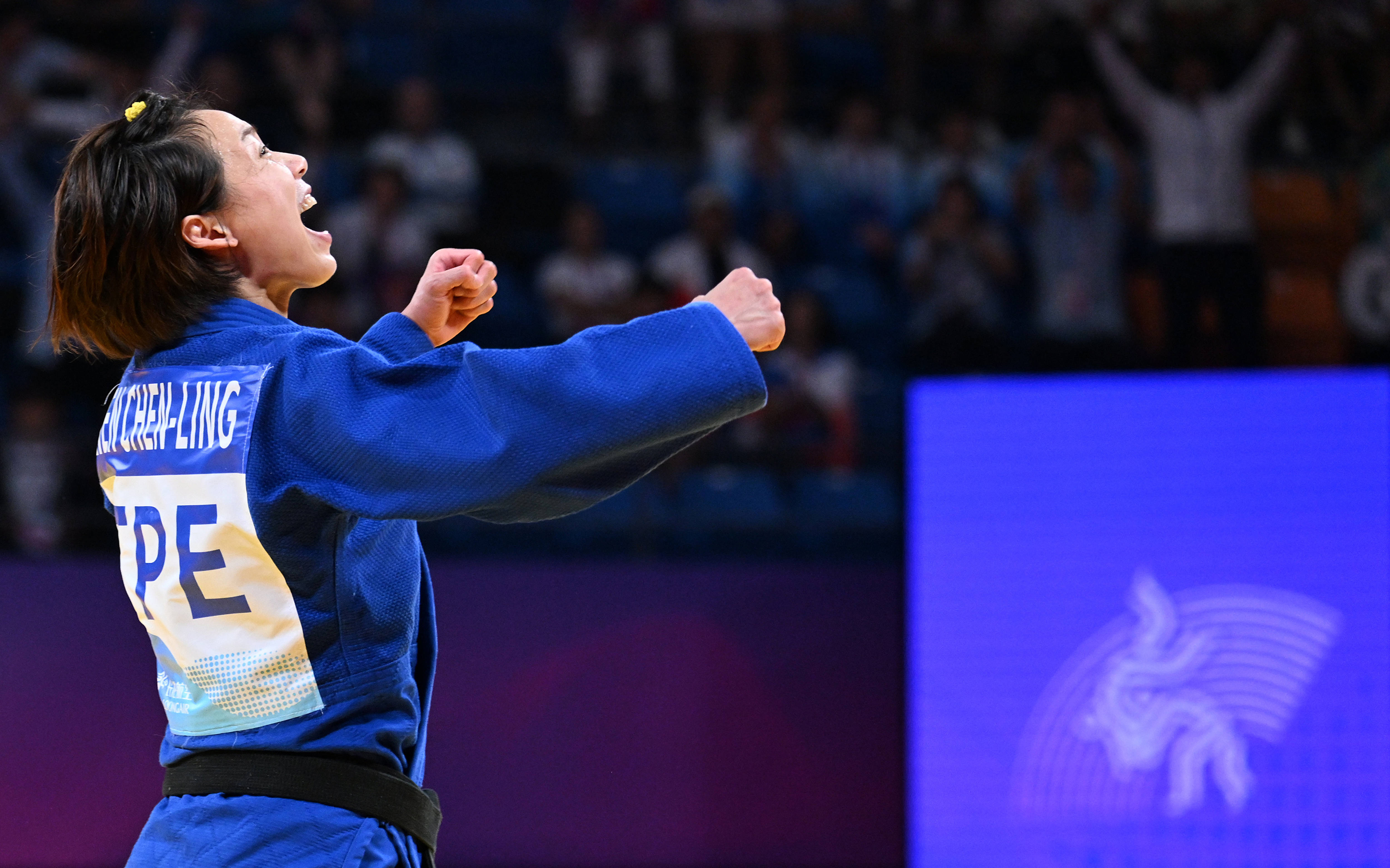 古巴代表团勇夺柔道项目金牌，庆祝胜利的简单介绍